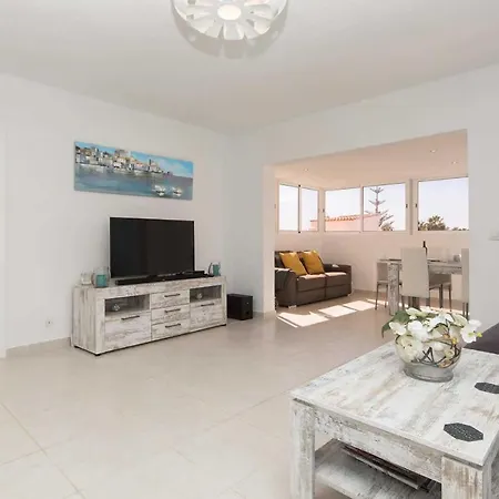 Sleeps 8 Air Con Wifi فيلة *