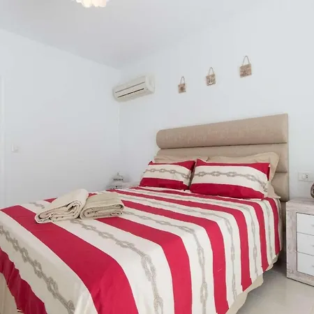 Sleeps 8 Air Con Wifi *