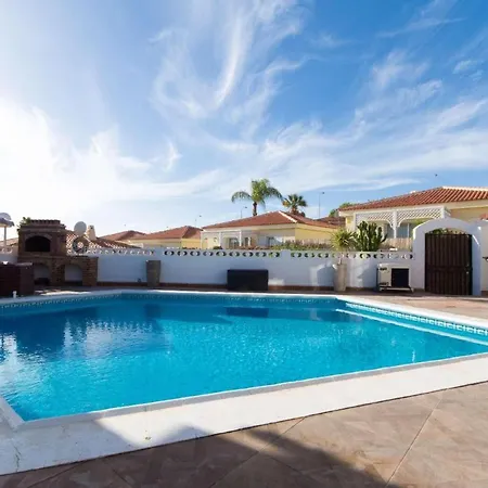Sleeps 8 Air Con Wifi *