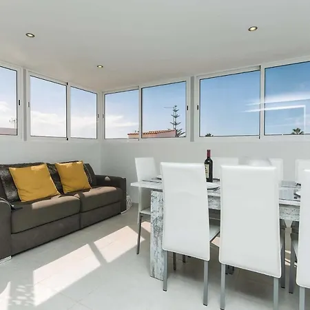 Sleeps 8 Air Con Wifi Villa *