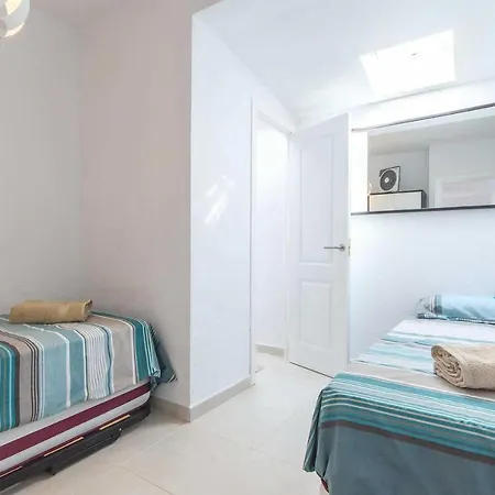 Sleeps 8 Air Con Wifi